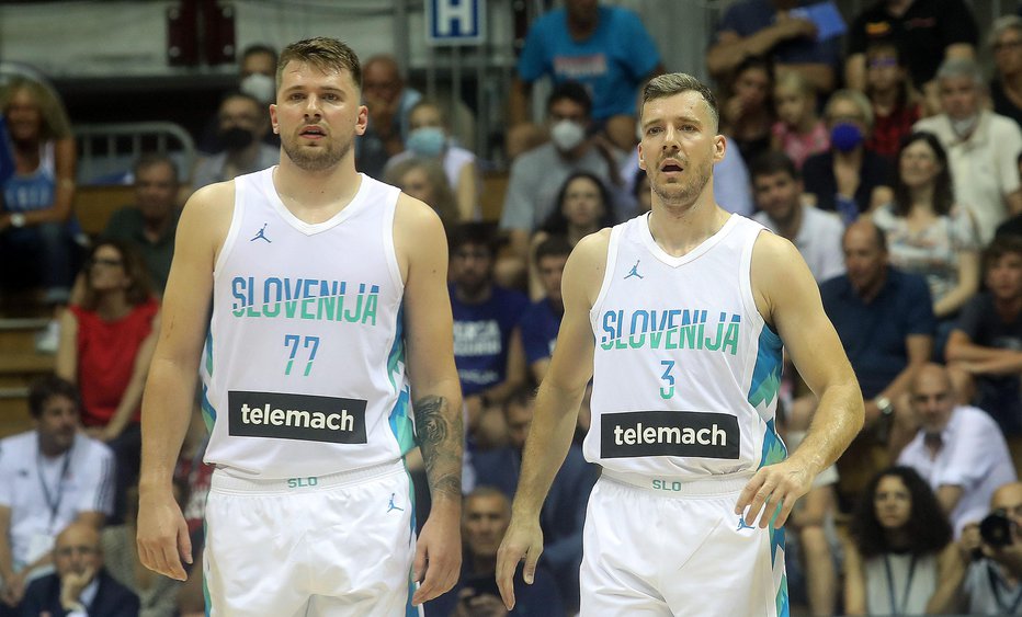 Fotografija: Z Luko Dončićem (levo) in Goranom Dragićem v moštvu Slovenija še ni klonila na uradni tekmi. FOTO: Blaž Samec
