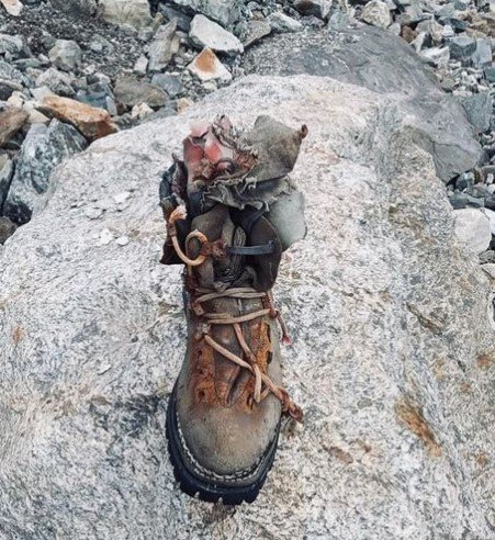 Po 52 letih so na Nanga Parbatu našli drugi Güntherjev čevelj. Foto: Reinhold Messner/Instagram
