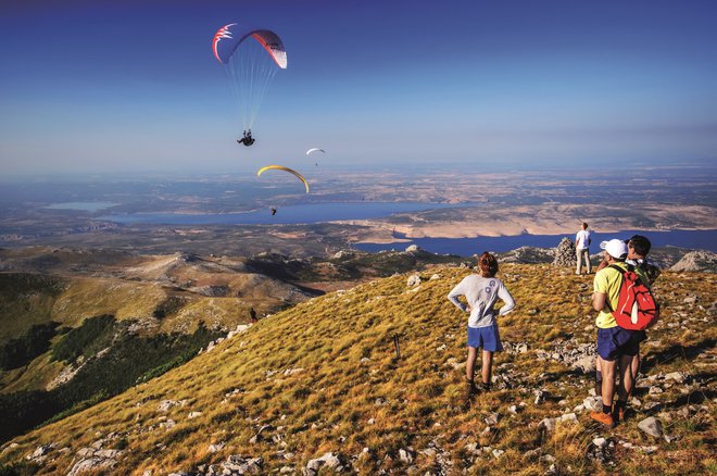 Paragliding, Velebit, Sveto brdo FOTO: Aleksandar Gospić
