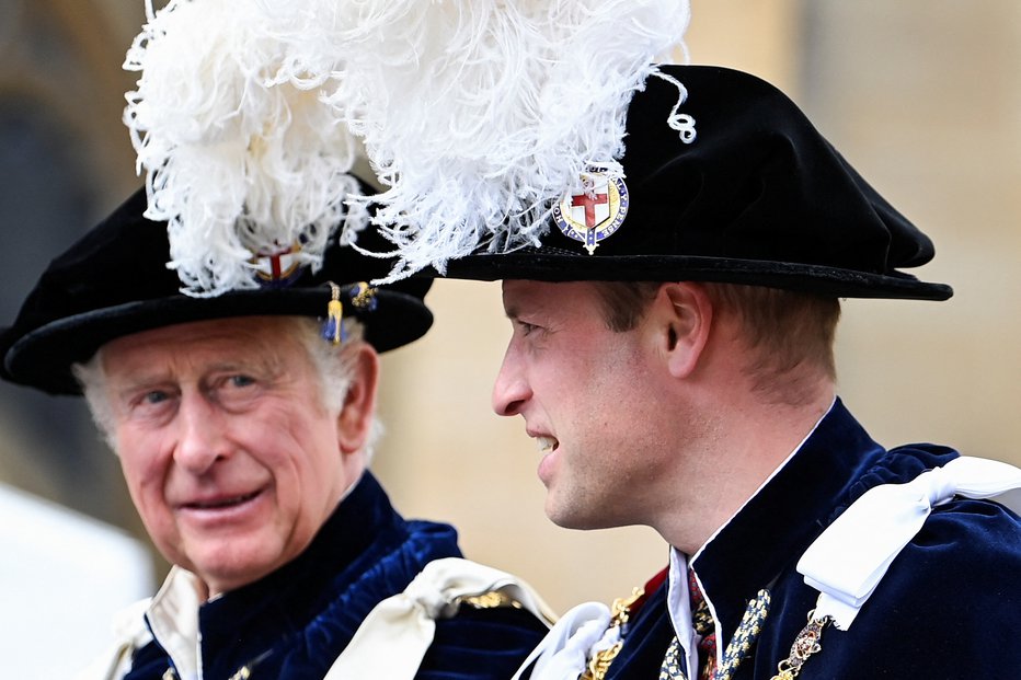 Fotografija: Novi britanski kralj Karel III. in princ William. FOTO: Toby Melville, Reuters
