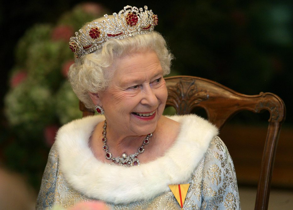 Fotografija: Britanska kraljica je preminila včeraj. FOTO: Matej Družnik, Delo
