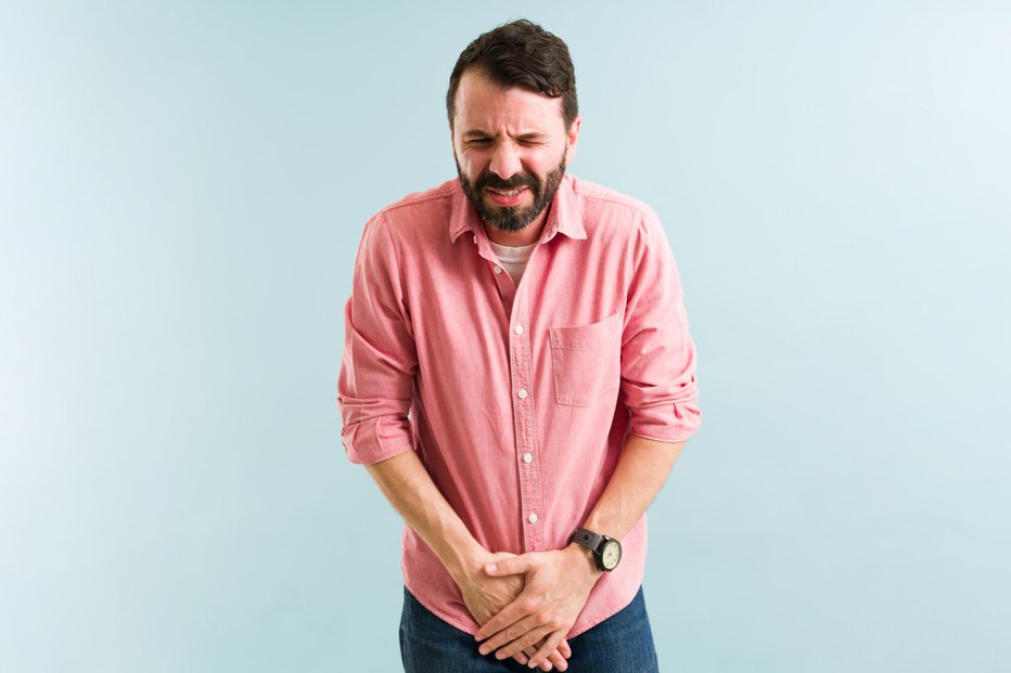 Fotografija: Pri moških je pogosto povezana s težavami s prostato. FOTO: Antonio_diaz/Getty Images
