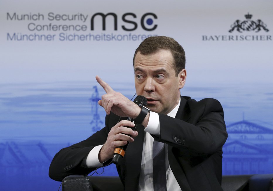 Fotografija: Nekdanji ruski premier in tesni Putinov zaveznik Dmitrij Medvedev. FOTO: Sputnik, Reuters Pictures
