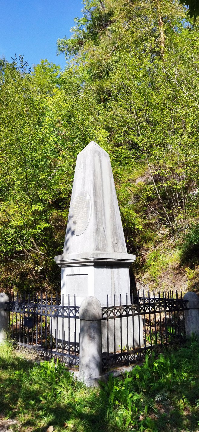 Obelisk v spomin na kraljevi obisk Foto: Janez Mihovec
