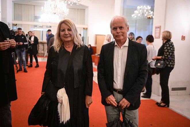 Veleposlanik Milan Predan in novinarka Darka Zvonar Predan sta, kadar sta doma v Mariboru, vedno prisotna na kulturnih prireditvah.

