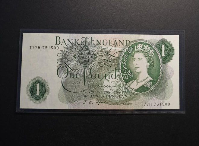Prvi bankovec za en funt s kraljico iz leta 1960 Foto: Bank of England
