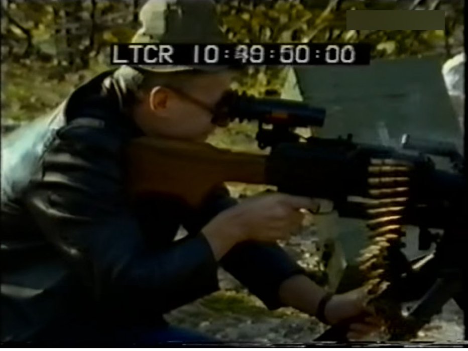 Fotografija: Edvard Limonov je 1992. pred kamerami počel to, za kar so drugi plačevali – streljal je na naključne civiliste. FOTO: Youtube
