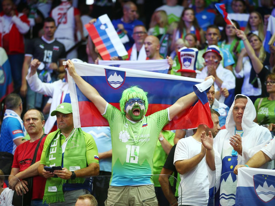 Fotografija: Svetovno prvenstvo v odbojki je v živo ali prek TV-zaslona spremljala vsa Slovenija. FOTO: Jože Suhadolnik
