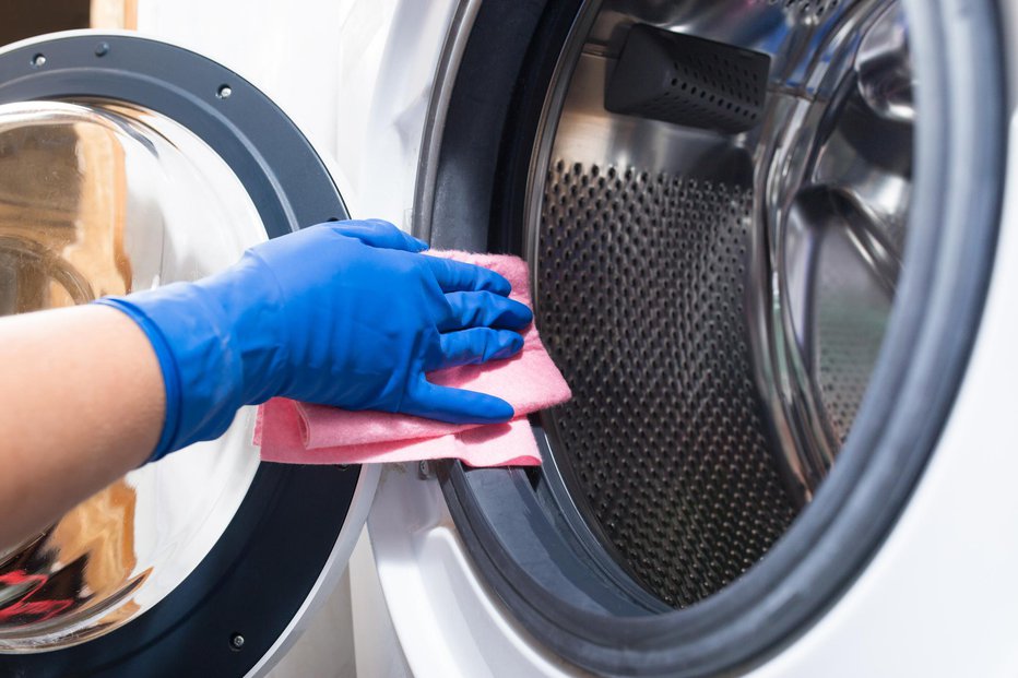 Fotografija: Tudi pralni stroj je treba čistiti. FOTO: Sergiy Akhundov, Getty Images
