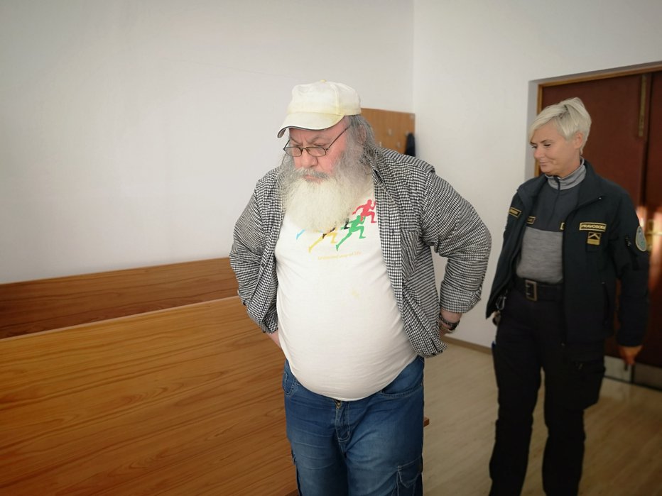 Fotografija: 64-letni Vinko Pohar je obtožen poskusa umora sostanovalca v domu upokojencev v Preboldu. FOTO: Mojca Marot
