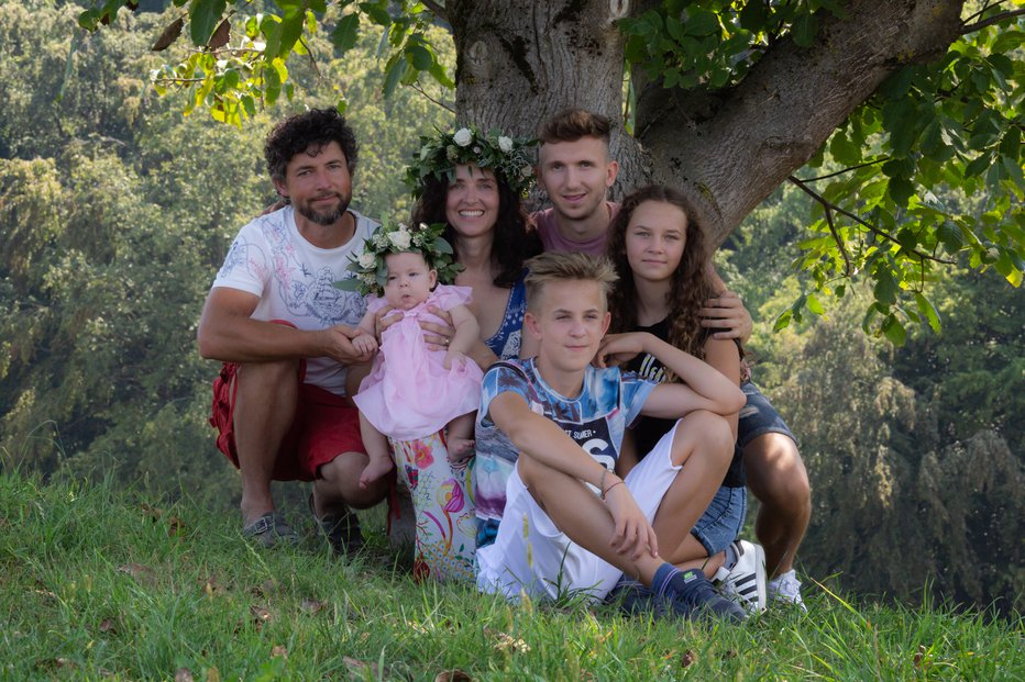 Fotografija: Družina Mak se je pred šestimi leti preselila iz Maribora in se lotila kmetovanja. FOTOGRAFIJE: Posestvo Sončni raj
