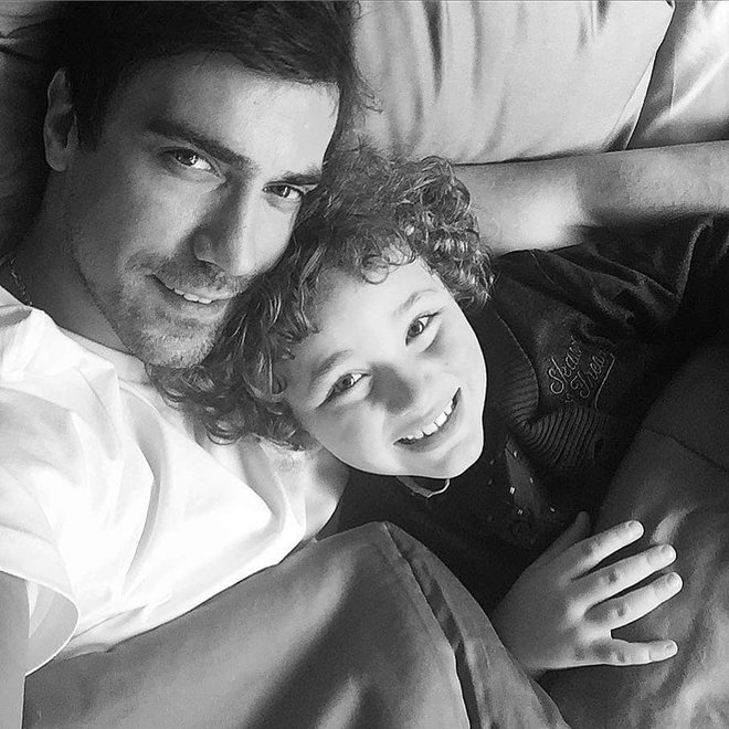 Priljubljeni igralec s sinom Alijem. FOTO: Instagram
