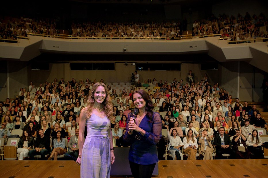 Fotografija: Občinstvo v Gallusovi dvorani je gostji nagradilo z močnim aplavzom. Foto: Novak Djokovic Foundation
