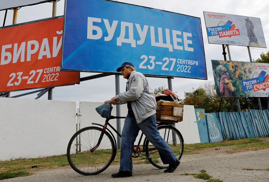 Fotografija: Referendumi so potekali od 23. do 27. septembra. FOTO: Alexander Ermochenko, Reuters
