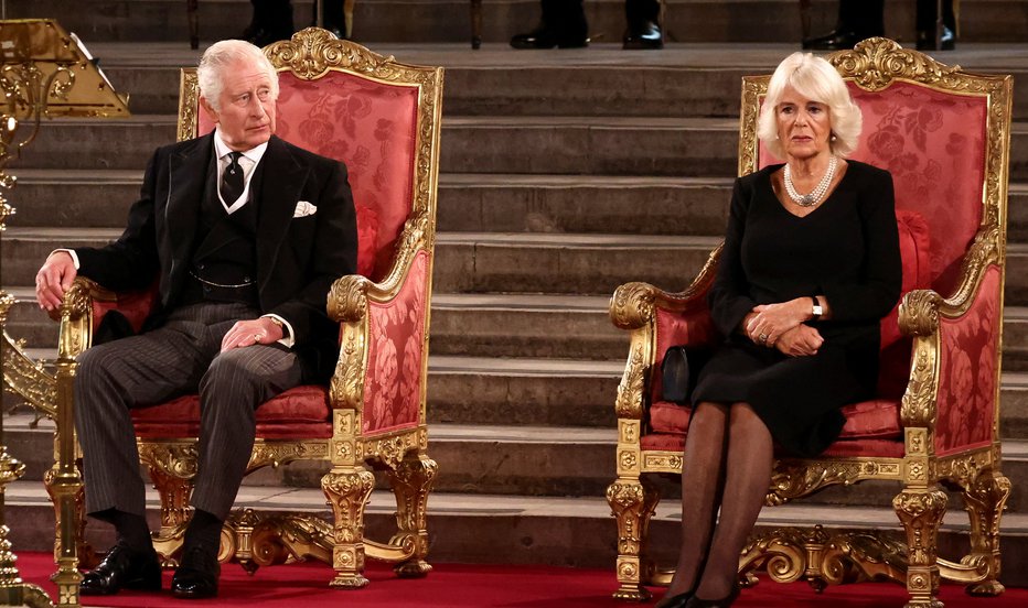 Fotografija: Karel III. in kraljica soproga Camilla. FOTO: Henry Nicholls, Reuters
