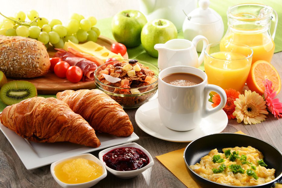 Fotografija: Obilen zajtrk ne pospešuje presnove. FOTO: Monticelllo, Getty Images
