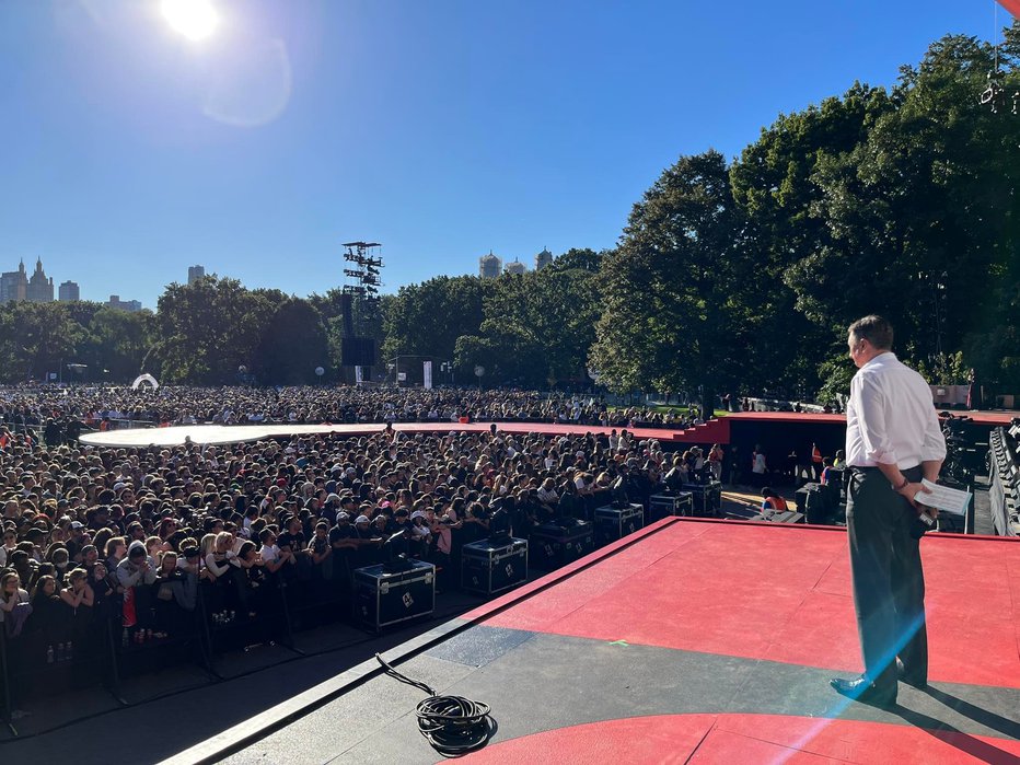 Fotografija: Borut Pahor je nagovoril 60.000-glavo množico. FOTO: Uprs
