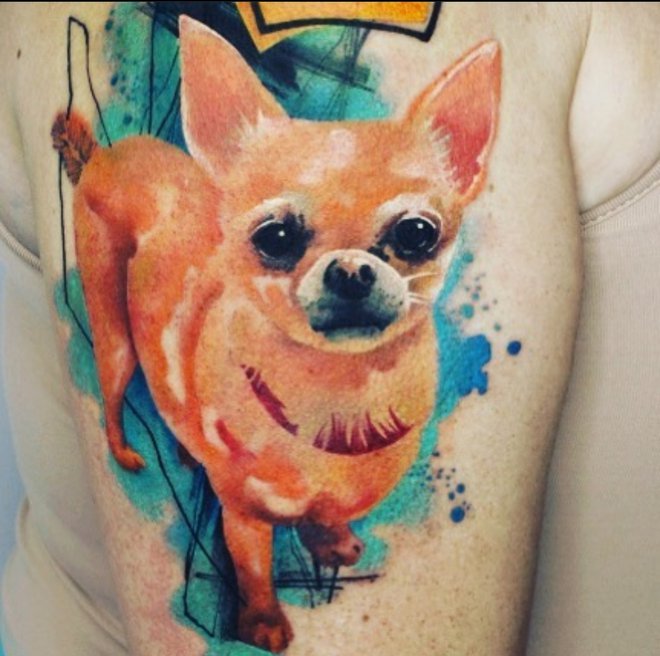 Tetovažo s podobo svoje psičke si je dala narediti pred tremi leti.
