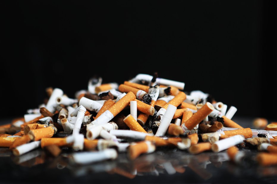 Fotografija: Z decembrom se bodo cigarete podražile. FOTO: Leon Vidic, Delo 
