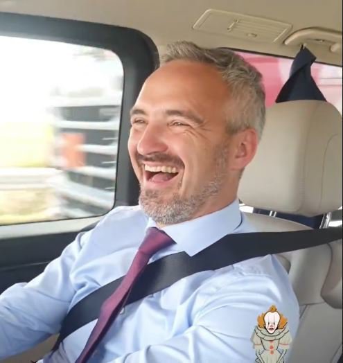 Fotografija: Janez Cigler Kralj se je v avtomobilu zabaval. FOTO: Instagram, zaslonski posnetek
