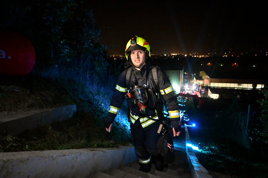 Fotografija: Gasilec Matej Zidarič je na vrh štirikrat tekel v popolni gasilski opremi. FOTOGRAFIJE: MP PRODUKCIJA/PIGAC.SI

