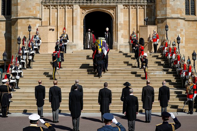Lani je na prinčev pogreb smela le peščica najbližjih. FOTO: Kirsty Wigglesworth, Reuters
