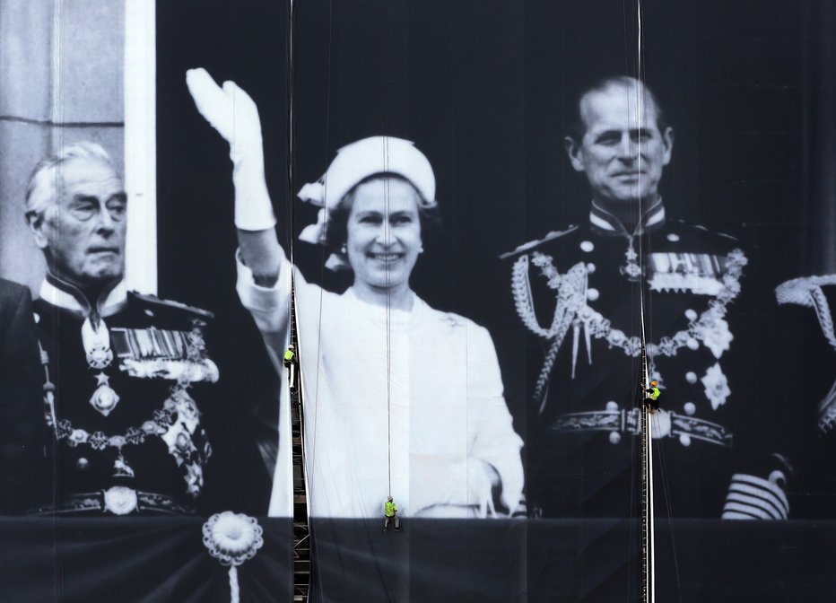 Fotografija: Lord Mountbatten (levo) je bil v sorodu tudi s kraljičinim možem princem Filipom. FOTO: Peter Macdiarmid/Getty Images
