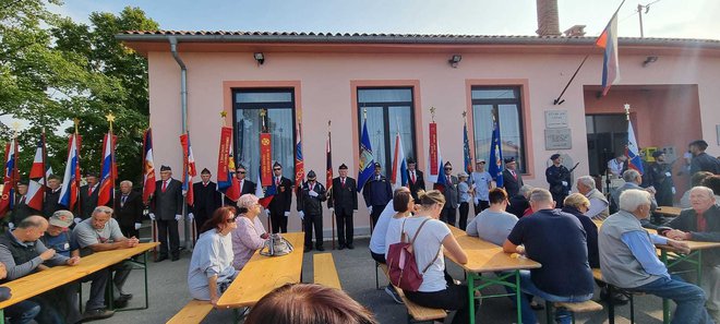 Obeležitvi obletnice so se pridružili tudi praporščaki veterani. FOTO: S. J.
