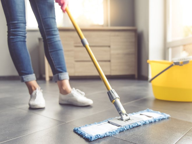Kolikokrat na teden boste čistili tla, je vaša odločitev. FOTO: Vgstockstudio, Shutterstock
