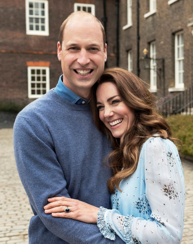 Princ William in Kate Middleton

Danes sta najbrž najbolj znan kraljevi par, nekdaj pa so mediji Kate, ki jo je William spoznal na kolidžu, imenovali Čakajoča Katka, ker je kar sedem let čakala na zaročni prstan. Skupaj imata tri otroke.
