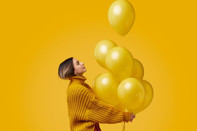 Energijo neželenih čustev si predstavljajte kot balon, ki ga spustite. FOTO: Max-kegfire/Getty Images
