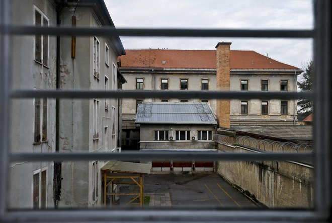 Zapori na Povšetovi so že od samega začetka neprimerni. FOTO: Jože Suhadolnik
