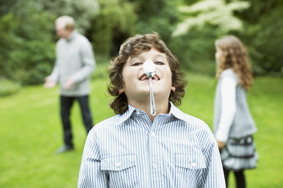 Fotografija: Žlica, ki se prilepi na nos, je trik, ki ga bo osvojil prav vsak. FOTO: Getty Images

