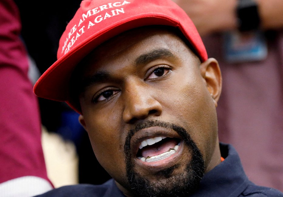 Fotografija: Ameriški raper Kanye West je že v preteklosti razburjal s svojimi izjavami in obnašanjem. FOTO: Kevin Lamarque/Reuters
