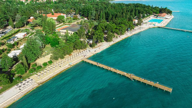 Resort Adria Ankaran, kot ga vidi dron.
