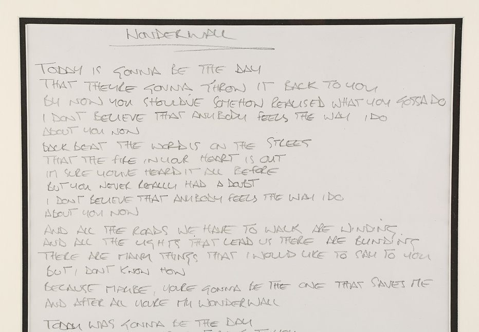 Fotografija: Papir je bil v pomoč Noelu Gallagherju pri vajah. FOTO: Profimedia
