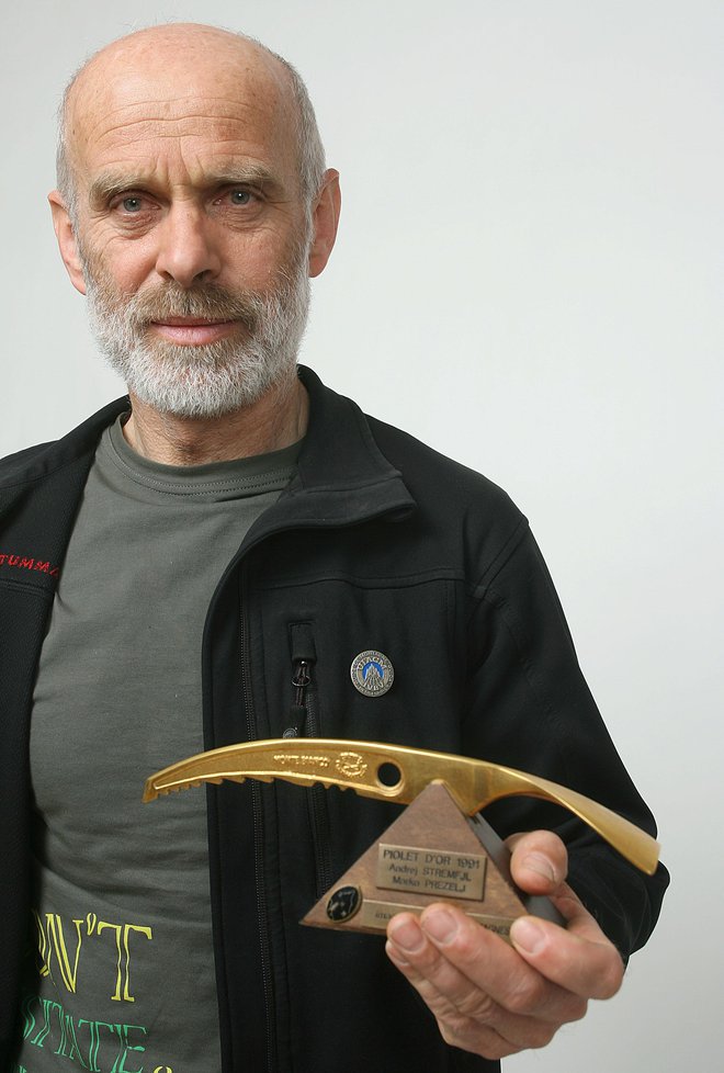 Andrej Štremfelj je pred 30 leti prejel prvi zlati cepin. FOTO: LJUBO VUKELIČ
