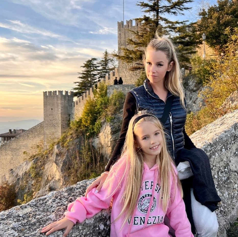 Fotografija: Družina Damjan je bila v San Marinu očarana nad goro Titano, kjer stoji zgodovinsko obzidje.
