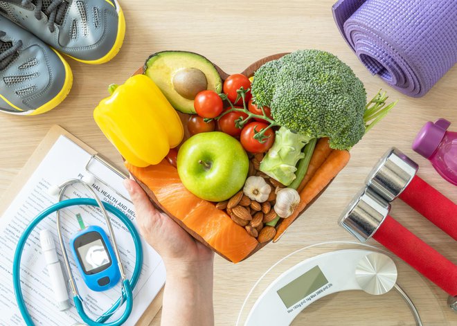 S skrbjo za telesno težo, gibanjem in z uživanjem sveže zelenjave lahko sladkorno bolezen tipa 2 zamaknemo v poznejše obdobje oziroma jo celo preprečimo. FOTO: Chinnapong Getty Images, istockphoto
