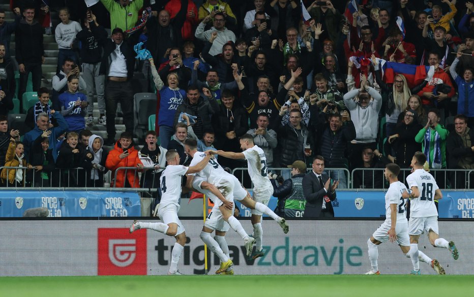 Fotografija: Benjamin Šeško je zabil lep gol za vodstvo Slovenije z 1:0. FOTO: Antonio Bronić/Reuters
