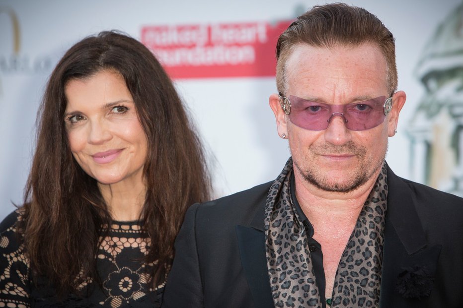 Fotografija: Bono in Ali sta poročena 40 let in sta zakon ohranila kljub težavam, ki so bile največkrat posledica njegovega rokerskega življenja.
