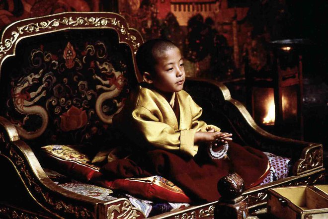 Kundun

Nekje med Kazinojem in bolničarskim filmom Med življenjem in smrtjo je posnel film Kundun, ki je nastal po zapiskih in življenju Tenzina Gyatsa, 14. dalajlame. Odraslega dalajlamo je igral njegov resnični pranečak, medtem ko je njegova nečakinja v filmu upodobila njegovo mamo. Film ni bil deležen tolikšne promocije, verjetno zaradi skrbi, da bi s filmom o Tibetu ZDA užalile Kitajsko.
