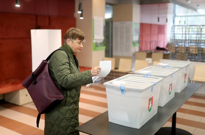 Nataša Sukič na volišču. FOTO: Blaž Samec
