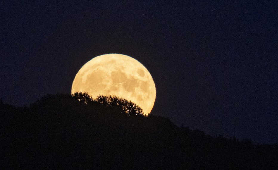 Fotografija: Kaj nam ta teden prinaša Luna? FOTO: Matej Družnik, Delo
