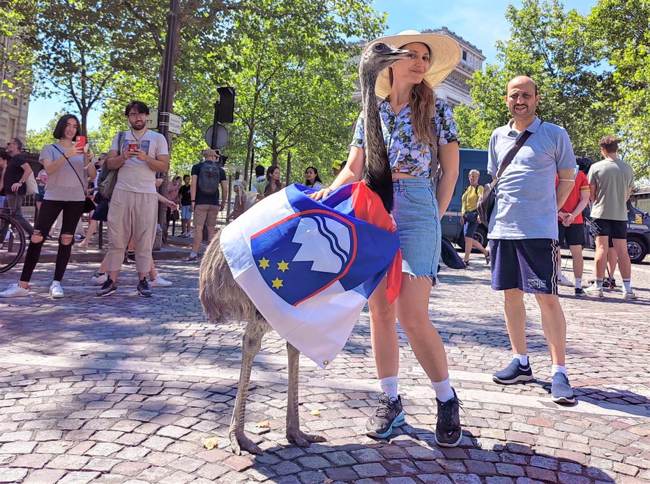 Fotografija: V Parizu so se ga razveselili tudi slovenski turisti.
