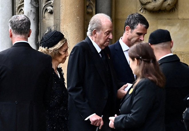Zakonca vztrajata že 60 let, Sofia se je v javnosti nazadnje pojavila, ko je moža spremljala na pogreb kraljice Elizabete II. FOTO: MARCO BERTORELLO/Reuters
