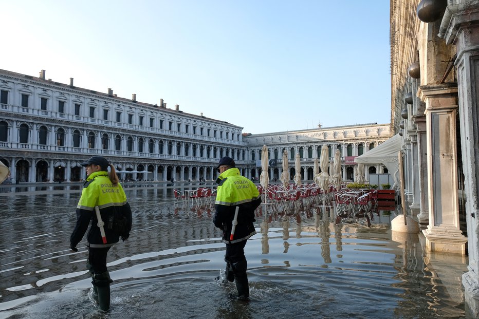Fotografija: Turistične Benetke so spet pod vodo. FOTO: Manuel Silvestri, Reuters
