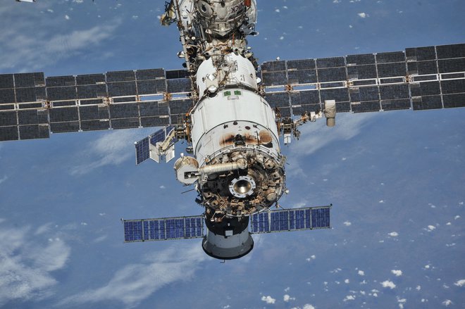 Mednarodna vesoljska postaja je neprekinjeno naseljena že 22 let. FOTO: Handout Reuters
