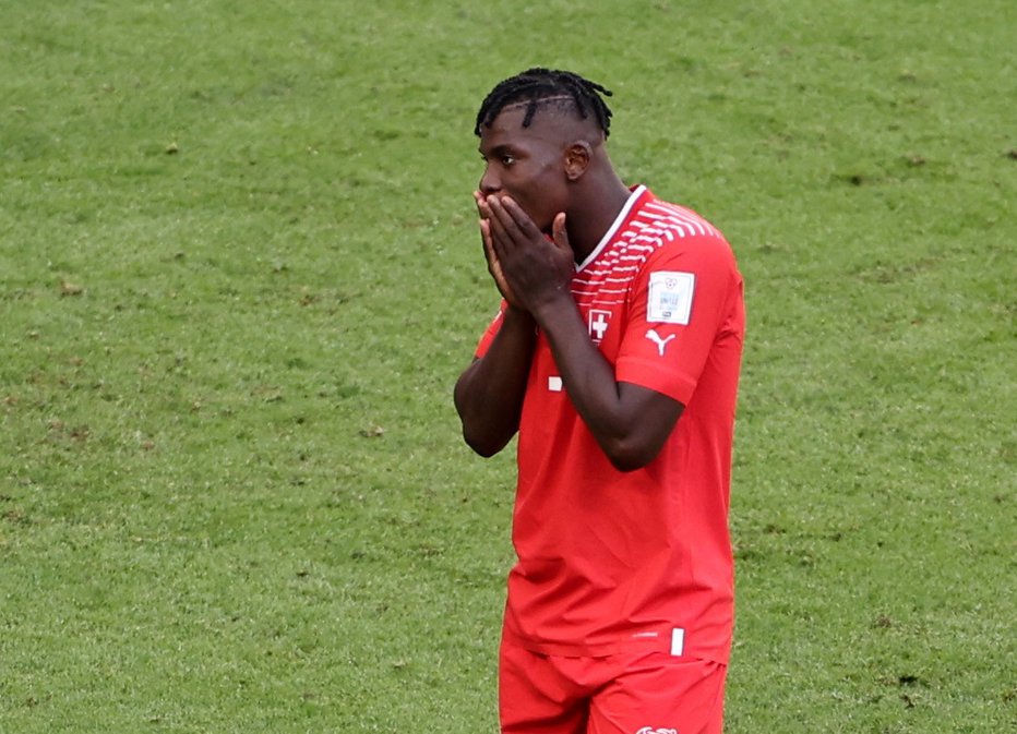 Fotografija: Breel Embolo je zadržano proslavil svoj gol proti Kamerunu. FOTO: Marko Djurica/Reuters
