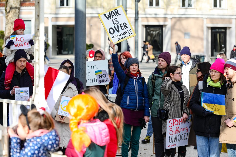 Fotografija: Beloruski protest proti vojni v Ukrajini v LjubljanI. FOTO: Črt Piksi
